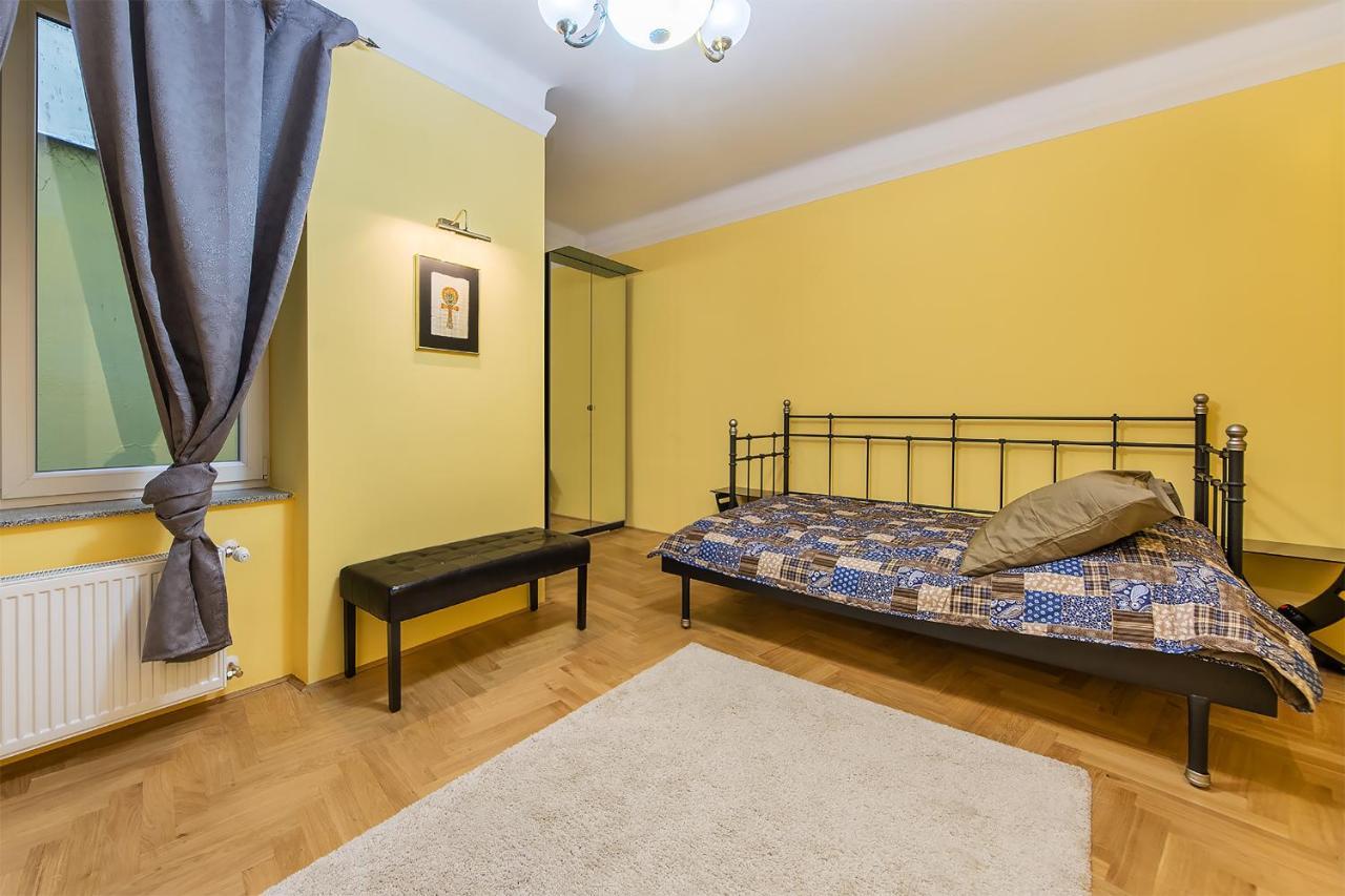 In Heart Of - 2br 2ba Elegant Downtown Apartment