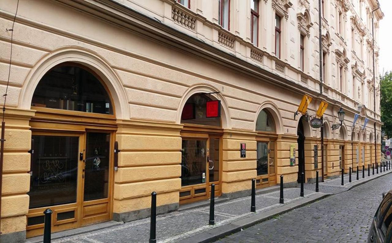 Apartment In Heart Of - 2br 2ba Elegant Downtown Prag