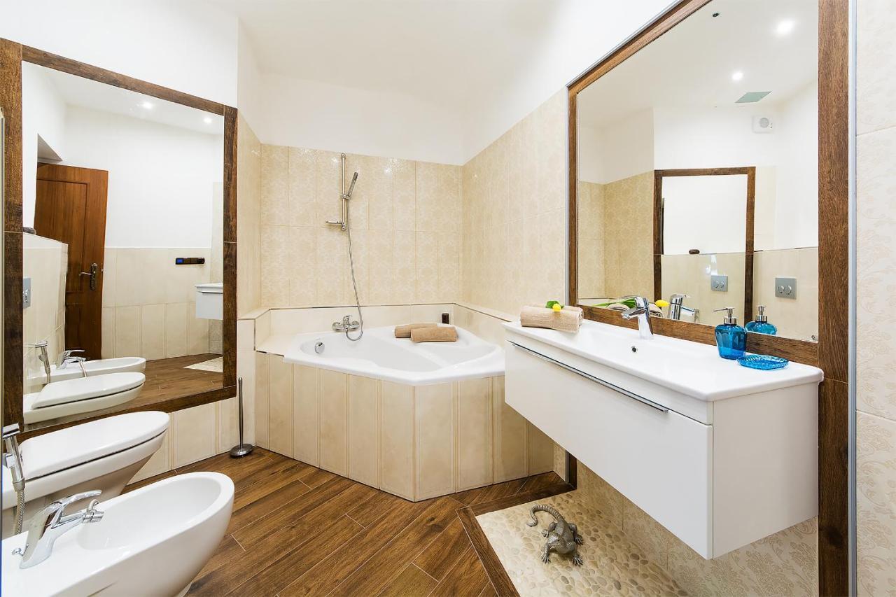 In Heart Of - 2br 2ba Elegant Downtown Apartment Prag
